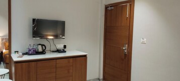 Superior Double Room, City View | Coffee and/or coffee maker