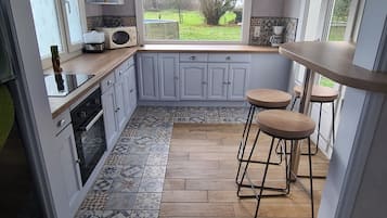 Micro-ondes, four, plaque de cuisson, lave-vaisselle