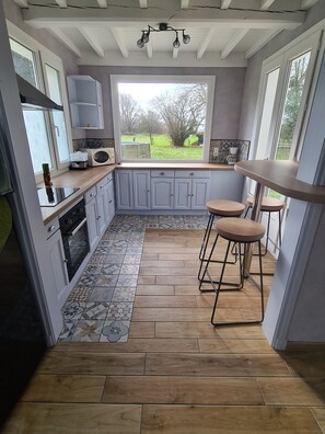 Micro-ondes, four, plaque de cuisson, lave-vaisselle