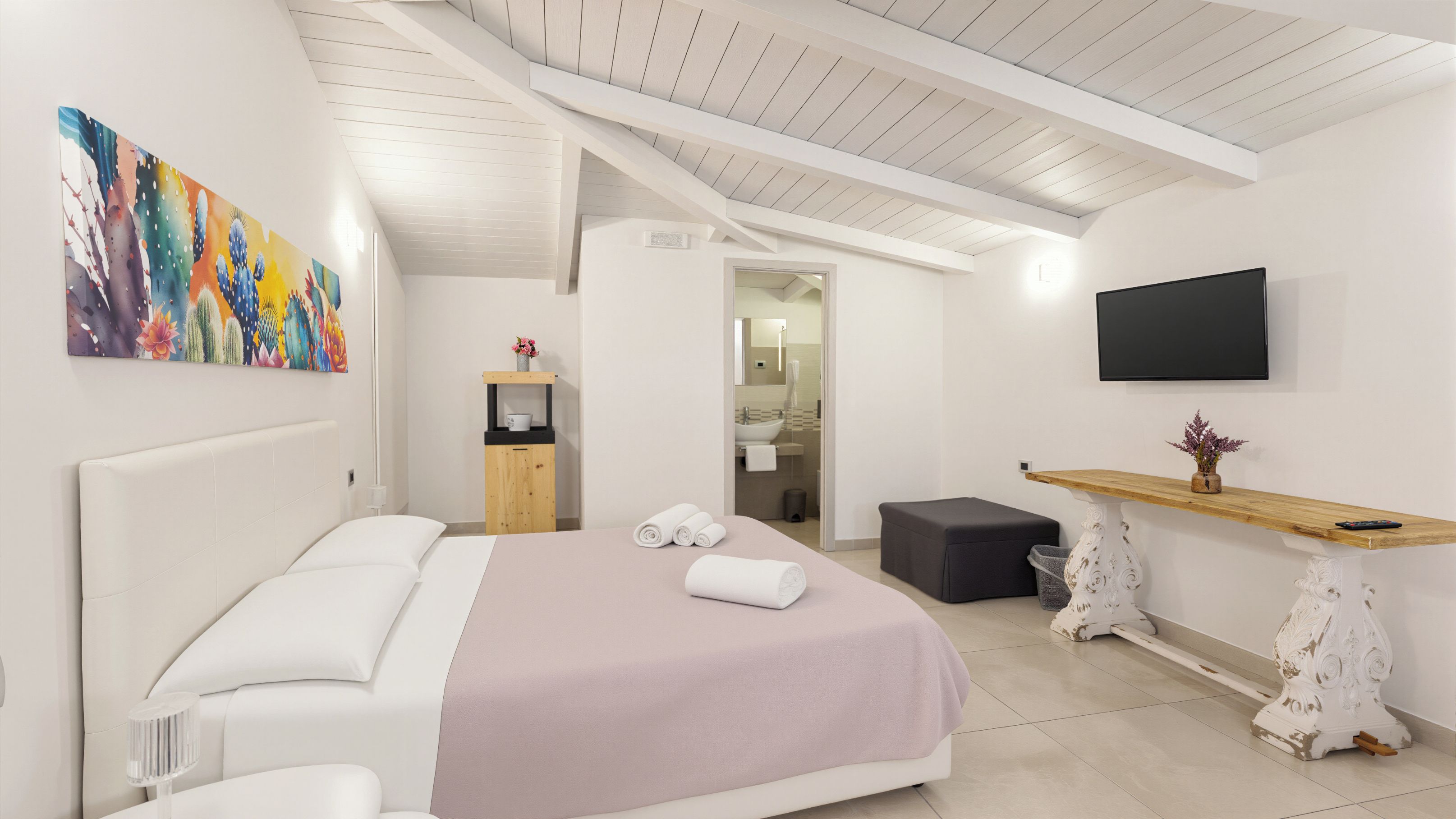 Un dormitorio moderno con una cama, mesita de noche y televisor montado en la pared.