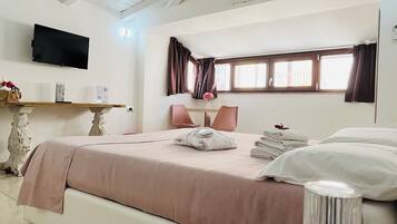 Comfort Triple Room, City View | Free WiFi