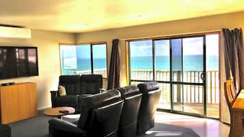 House, Ocean View | Living area