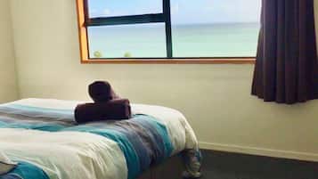 House, Ocean View | Iron/ironing board, free WiFi, bed sheets