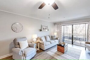 Smart TV, books, stereo