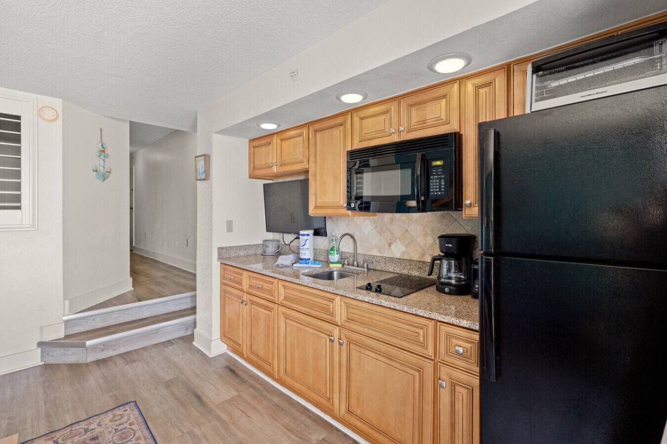 Kylskåp, mikrovågsugn, ugn och spishäll