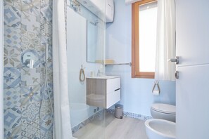 Shower, bidet, towels - I Gabbiani sul Mare (Cervo)