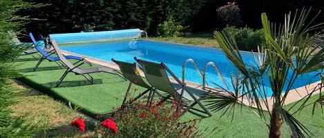 Piscina all'aperto, una piscina riscaldata