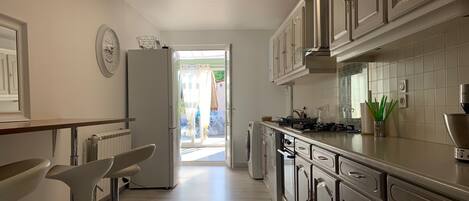 Mikrowelle, Ofen, Herdplatte, Geschirrspüler