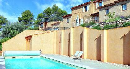4-guest flat with terrace & shared pool – Verdon countryside