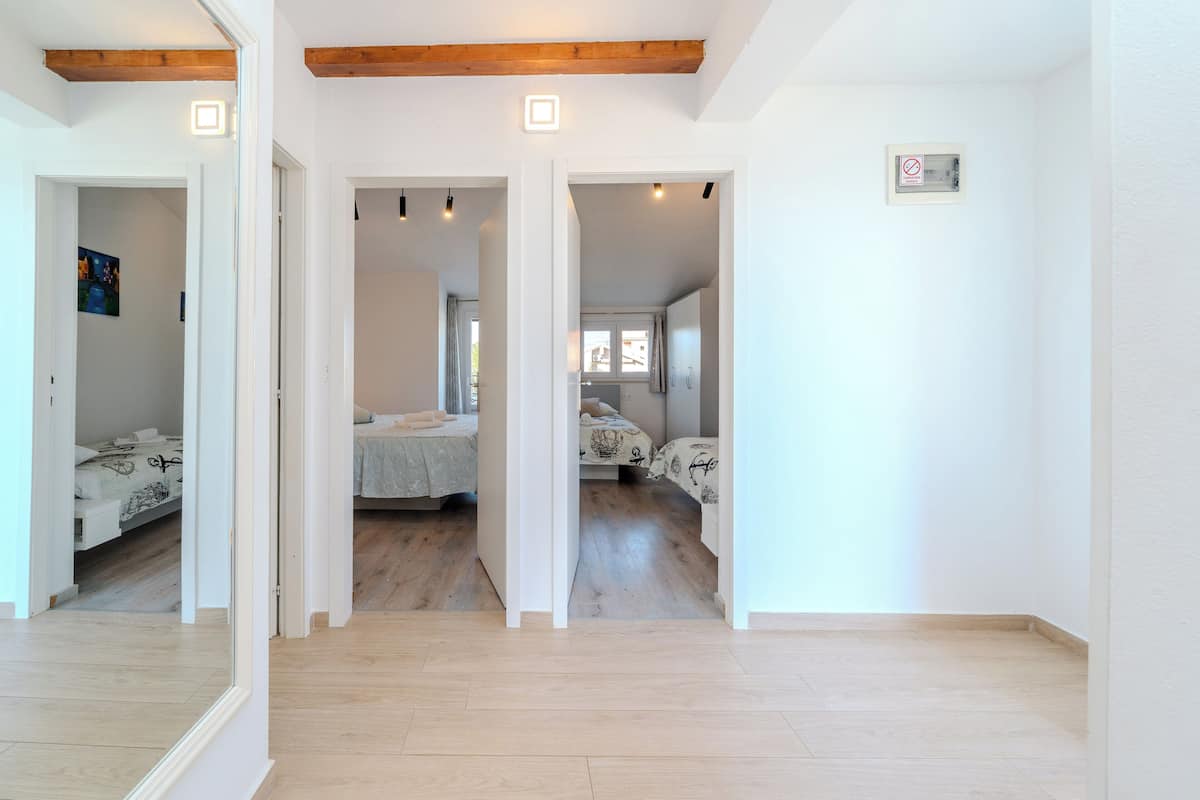 2 bedrooms, iron/ironing board, free cots/infant beds, free WiFi