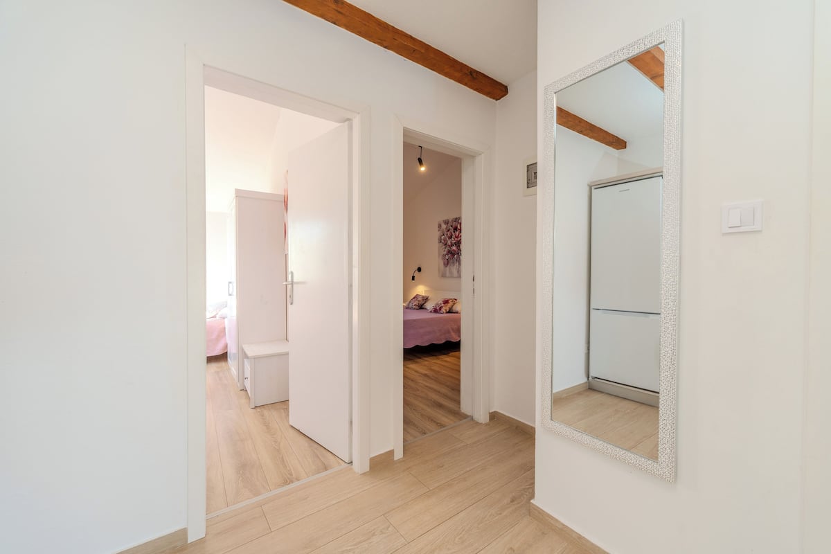 2 bedrooms, iron/ironing board, free cots/infant beds, free WiFi