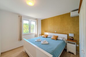 Lägenhet Deluxe - havsutsikt | Strykjärn/strykbräda, gratis barnsängar, gratis wi-fi och sängkläder