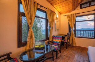 Deluxe Private Room with Balcony and Ensuite Bathroom | Wifi gratis