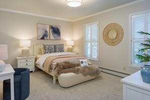 5 chambres, bureau, fer et planche à repasser, lit parapluie