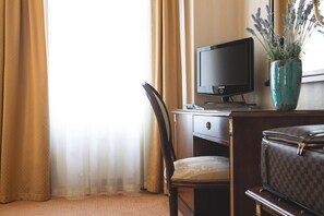 Standard Double Room | In-room safe, free WiFi - Optima Collection Podil Plaza (Kyiv)