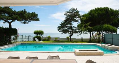 Villa avec piscine chauffée et magnifique vue mer