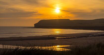 Short Walk to the Beach - 2 Guests - Free Parking