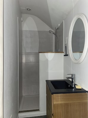 Bruser, håndklæder, Toiletpapir