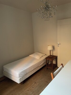 2 bedrooms, bed sheets