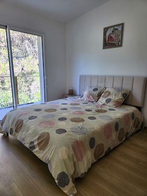 1 Schlafzimmer, Bügeleisen/Bügelbrett, Bettwäsche