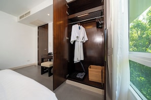 2 bedrooms, in-room safe, iron/ironing board, travel cot