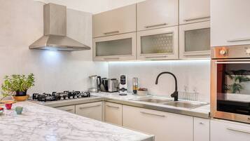 Fridge, microwave, oven, stovetop