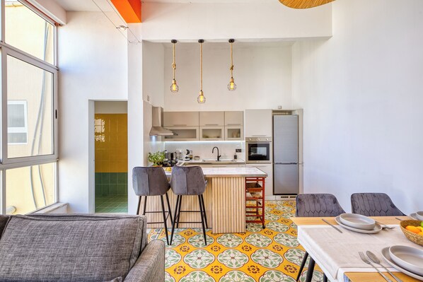 Fridge, microwave, oven, stovetop