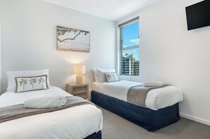 2 bedrooms, iron/ironing board, free WiFi, bed sheets - Wake up to ocean views in this stylish 2BR with pool, spa, and beach access. (Gold Coast)