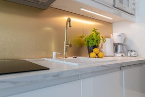 Réfrigérateur, micro-ondes, lave-vaisselle, grille-pain