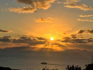 Miscellaneous - Modern 2BR Apartment in Caniço town w/ Pool, Sea Views & Parking – Near Funchal (Caniço)