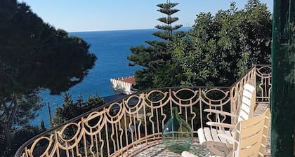 "Meine Sonne Riviera Cottage," Wohnung in Villa mit Meerblick und Garten.