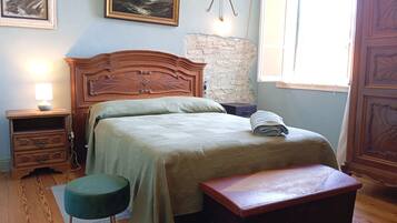 1 bedroom, desk, free WiFi, bed sheets