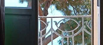 "Meine Sonne Riviera Cottage," Wohnung in Villa mit Meerblick und Garten.