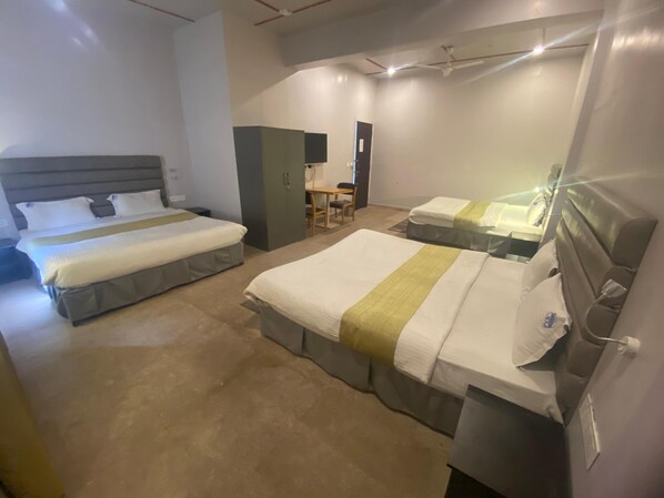 Family Quadruple Room | Soundproofing - Shri Sai Palace inn (Chikkamagaluru)