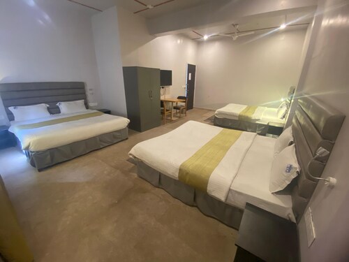 Shri Sai Palace inn