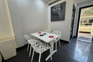 House | 2 bedrooms - 326 2BR Townhouse 2 Bath TV Backyard (Sheikh Zayed City)