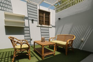 House | 2 bedrooms - 326 2BR Townhouse 2 Bath TV Backyard (Sheikh Zayed City)