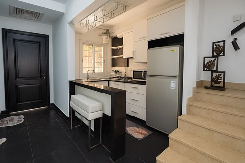 326 2BR Townhouse 2 Bath TV Backyard