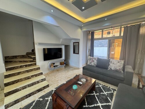 129 2BR Townhouse 2 Bath TV Backyard