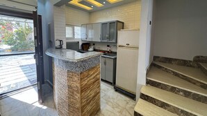 House | 2 bedrooms - 129 2BR Townhouse 2 Bath TV Backyard (Sheikh Zayed City)