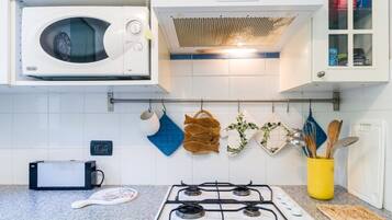 Réfrigérateur, four, plaque de cuisson, lave-vaisselle