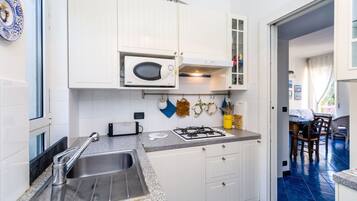 Kühlschrank, Ofen, Herdplatte, Geschirrspüler