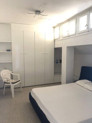 Silitysrauta/-lauta, ilmainen Wi-Fi, vuodevaatteet