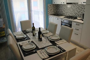 Kühlschrank, Ofen, Herdplatte, Geschirrspüler