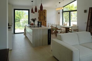 Tv, pejs, bordtennisbord