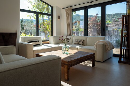 Marvelous 4-bedroom luxury Mountain Villa with private pool and garden