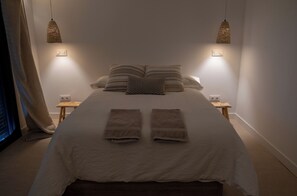 4 quartos, ferros/tábuas de passar roupa, berço de viagem