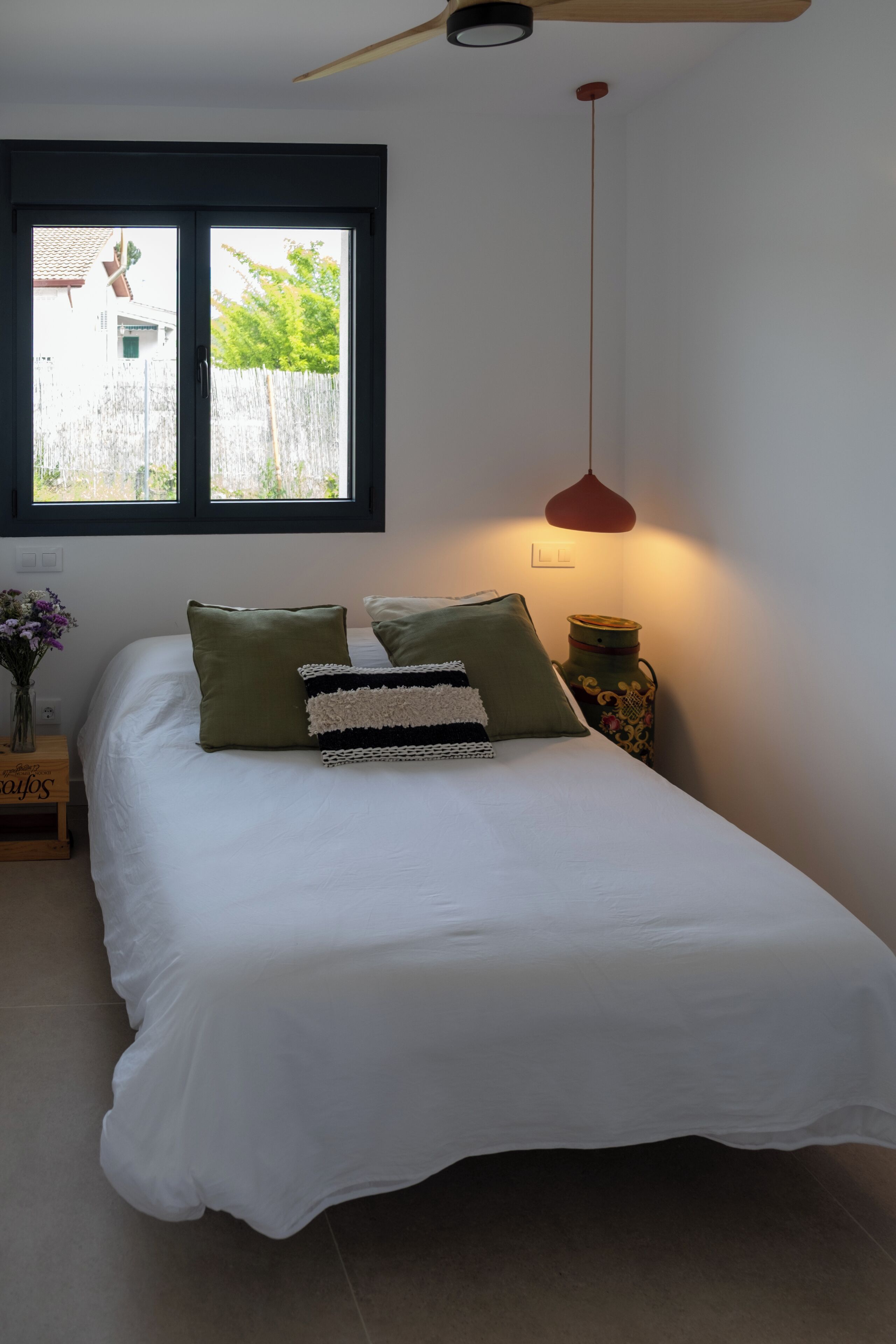 4 slaapkamers, een strijkplank/strijkijzer, reisbedje, gratis wifi