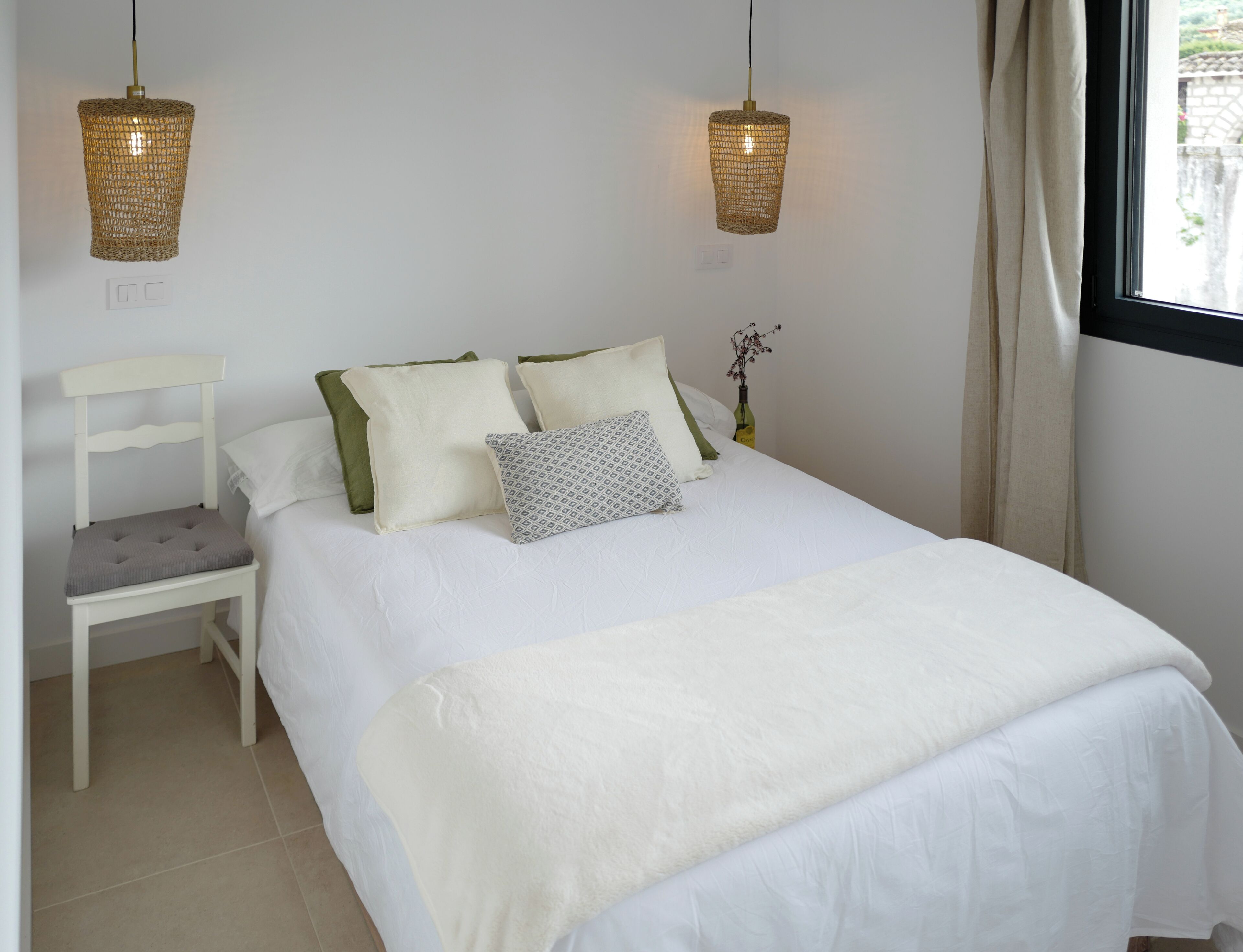 4 slaapkamers, een strijkplank/strijkijzer, reisbedje, gratis wifi