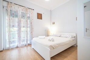 2 عدّة غرف نوم ومكواة/لوح كي وواي فاي وملاءات أسرّة